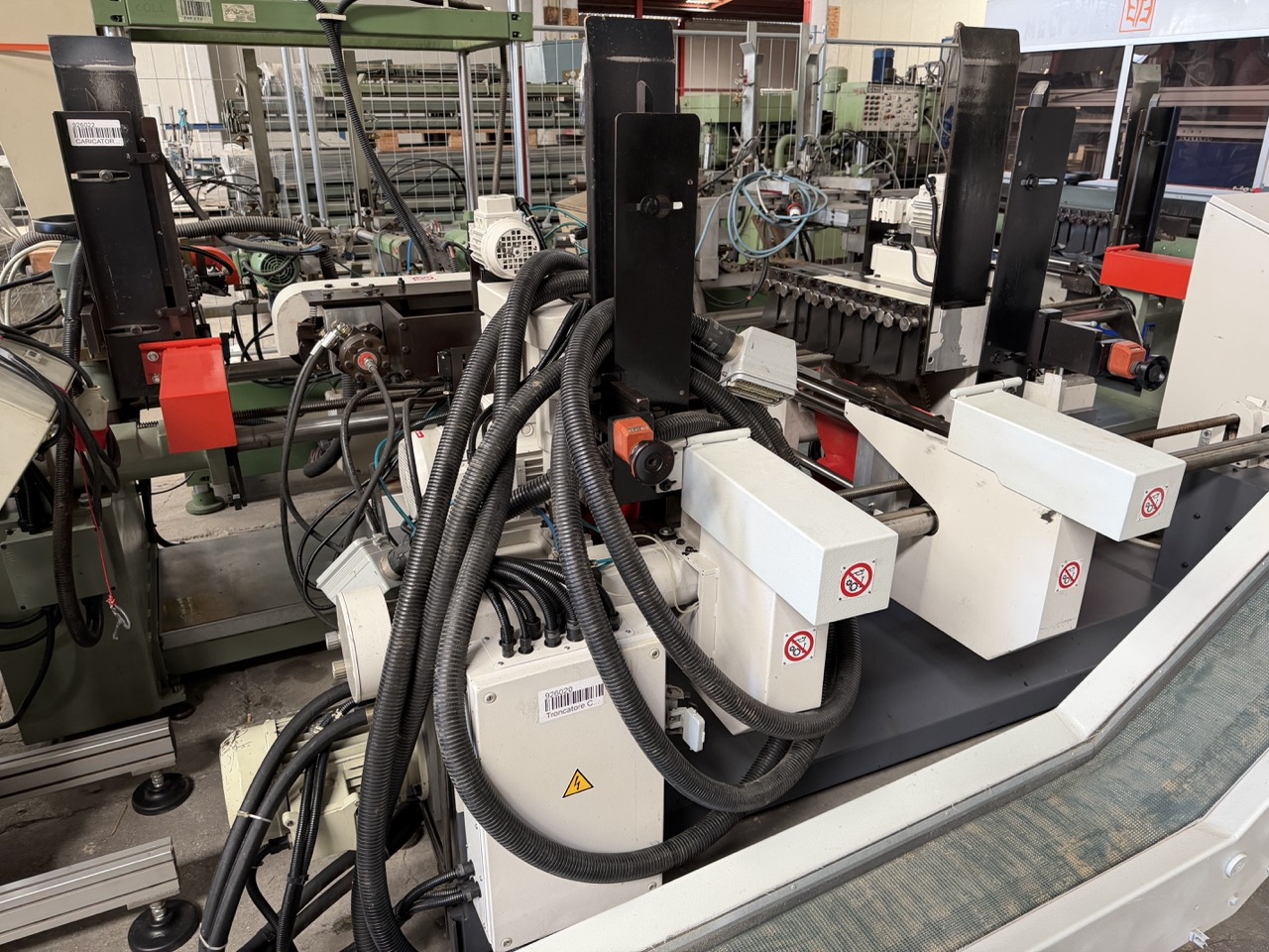 Usato 2002 Friulmac DUALFEED Troncatore - Caricatore per Scorniciatrice idraulico, automatico, con regolazione misure elettronica.