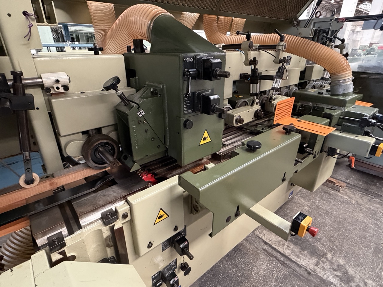 Usato 1995 SCM Superset 23 Plus Scorniciatrice marchiata CE, a 6 alberi, banco da mm. 230 con piano rigato.