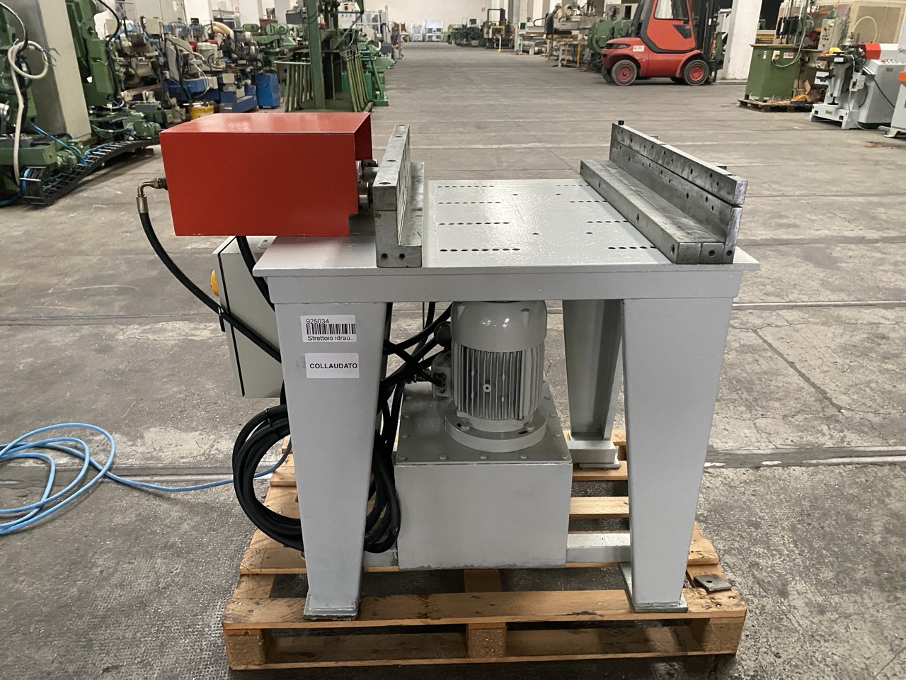 Usato Strettoio idraulico orizzontale, spazio di lavoro cm. 80x43