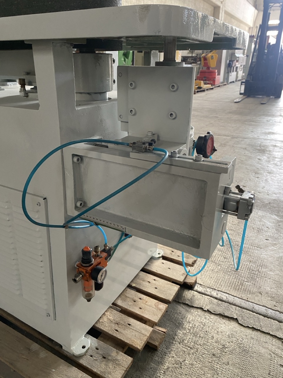 Usato Levigatrice a nastro verticale oscillante, con avanzamento