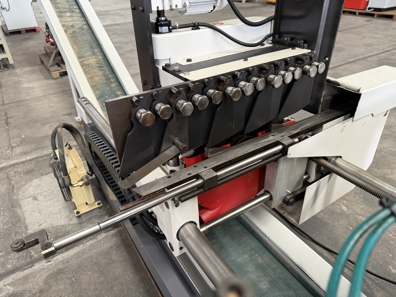 Usato 2002 Friulmac DUALFEED Troncatore - Caricatore per Scorniciatrice idraulico, automatico, con regolazione misure elettronica.
