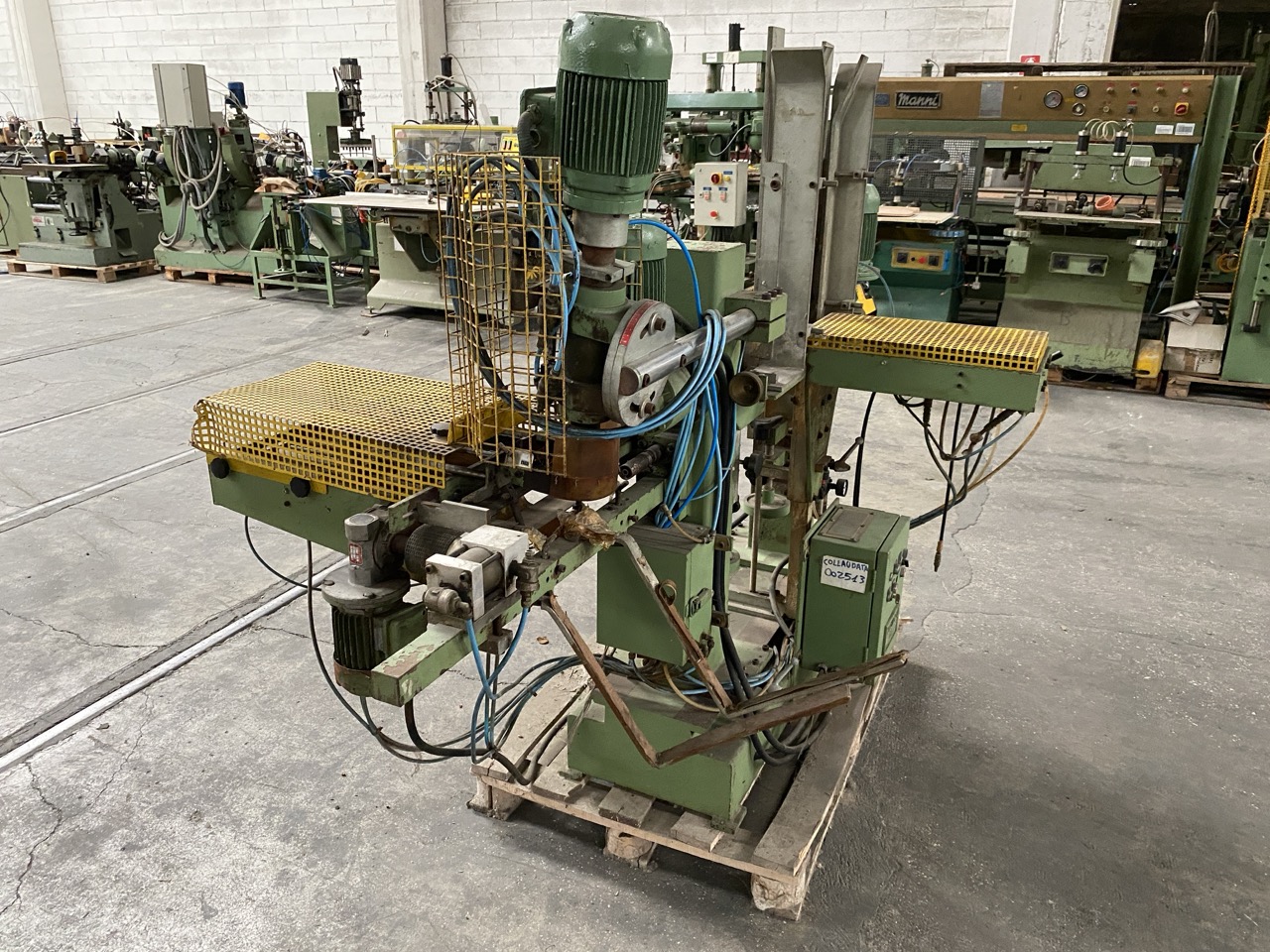 Usato Camam Zigrinatrice doppia automatica, con caricatore e gruppo a forare per fuselli con foro centrale.