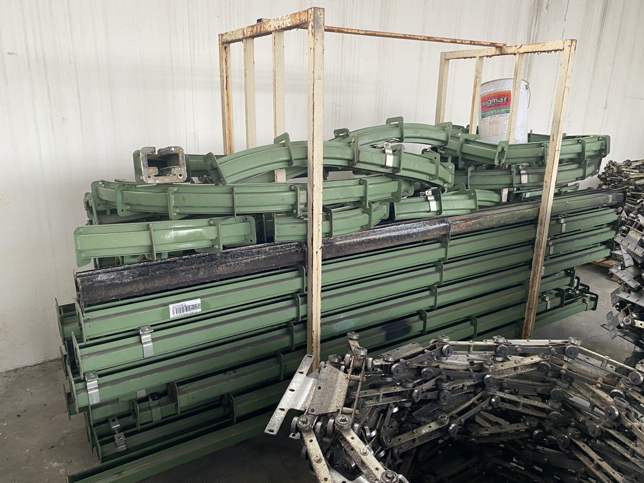 Usato 1999 CM System D8 Trasportatore aereo (catena di verniciatura) per la movimentazione di sedie o prodotti simili, tinti su ganci. Metri lineari 80.