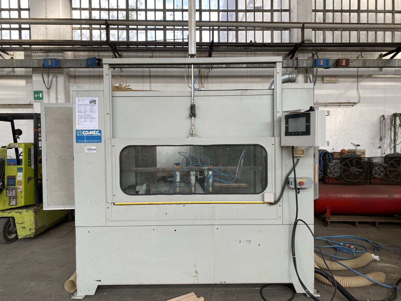 Usato Comec FR/2 Fresatrice automatica programmabile per gambe di Lettini per bambini o elementi simili, revisionata