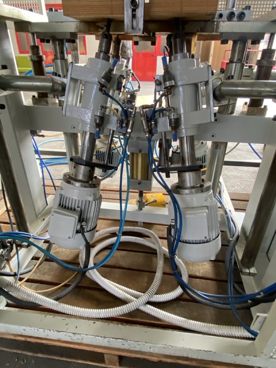 Usato Foratrice inferiore inclinabile e Mortasatrice superiore verticale, per sedili di sedia tipo Old America o prodotti simili