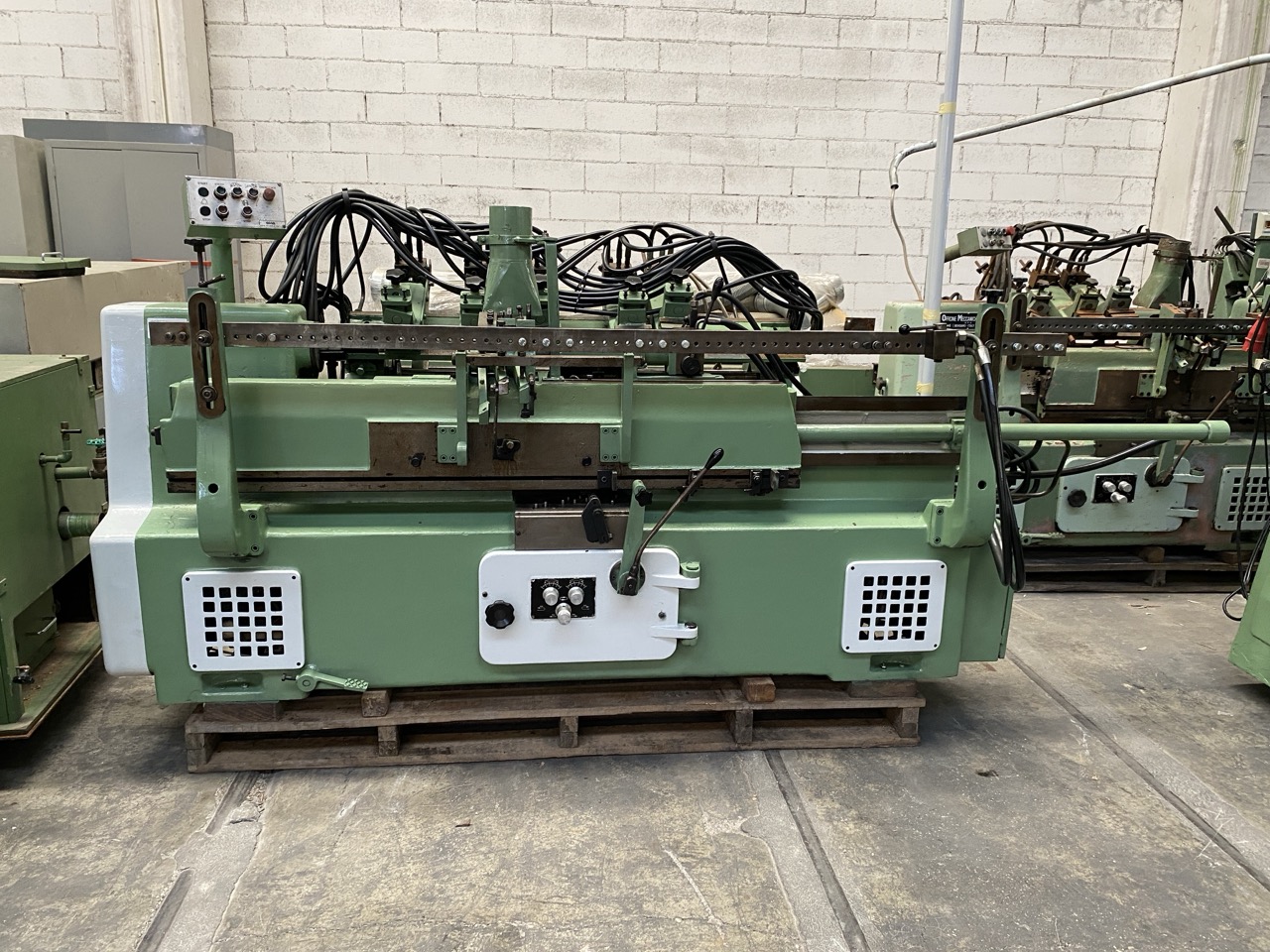 Usato OMA 120/A Tornio per legno, automatico con caricatore, lunghezza massima del pezzo mm. 1200