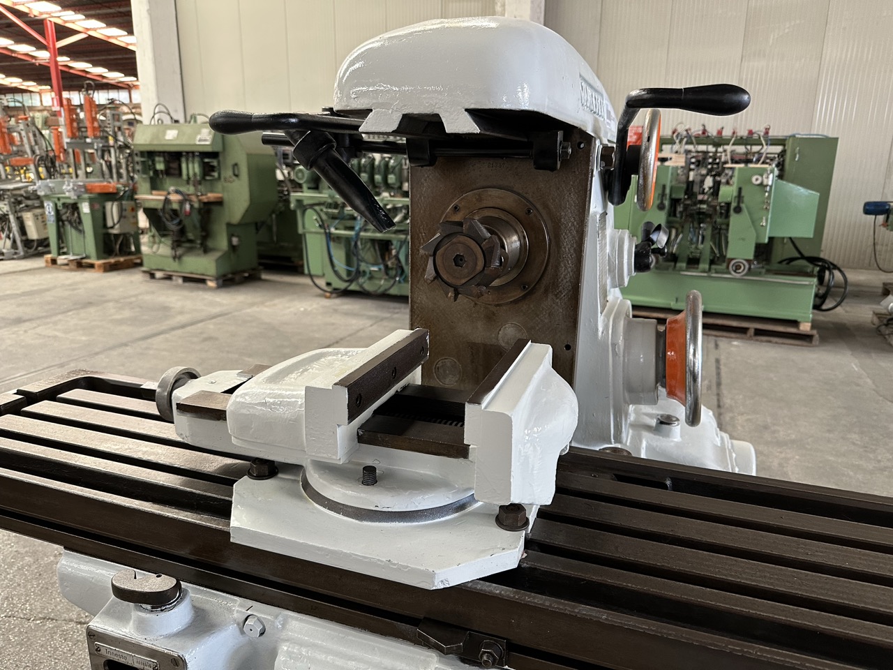 Usato Wanderer 2DU900 Fresatrice meccanica per ferro, con accessori