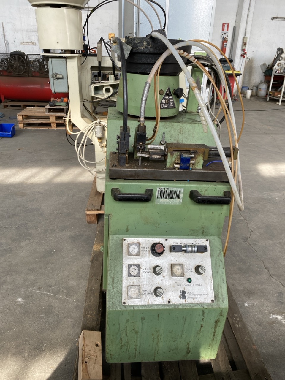 Usato Stock di 2 Inseritrici di spine da aggiustare (funzionanti al 70%)