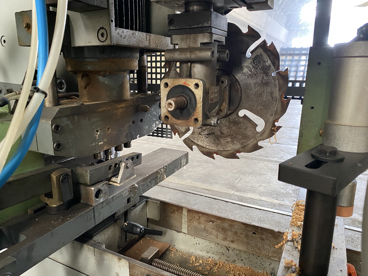 Usato Comec Foratrice Fresatrice Comec per fianchi di letto o simili