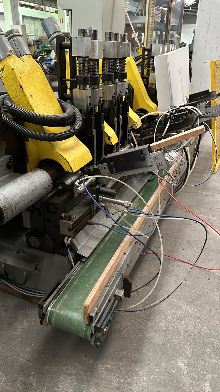 Usato 2000 Comec FGC/2 Fresatrice orizzontale automatica, con doppio caricatore e nastro di scarico pezzi