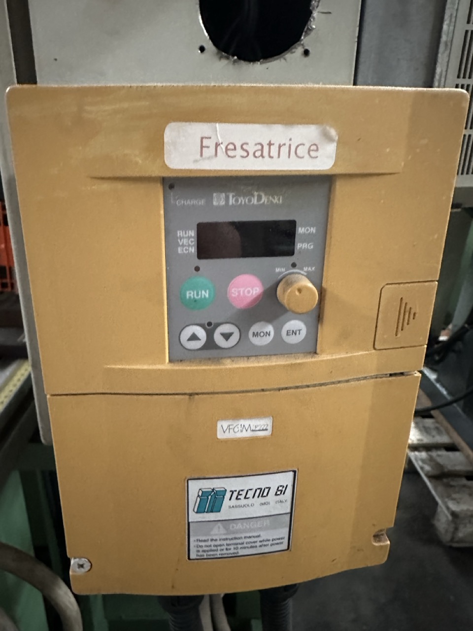 Usato Troncatrice Fresatrice Foratrice speciale per lavorare elementi in testa (vedi foto)