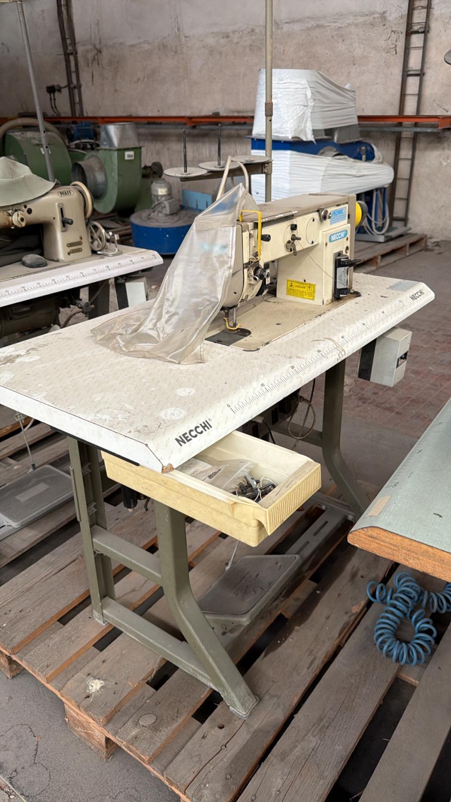 Usato Stock di macchinari lavorazione Stoffa e Cuoio (tappezzeria)