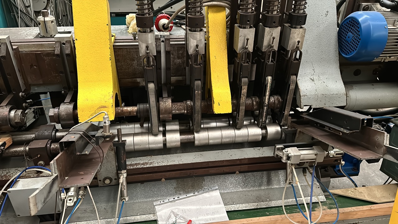 Usato 2000 Comec FGC/2 Fresatrice orizzontale automatica, con doppio caricatore e nastro di scarico pezzi