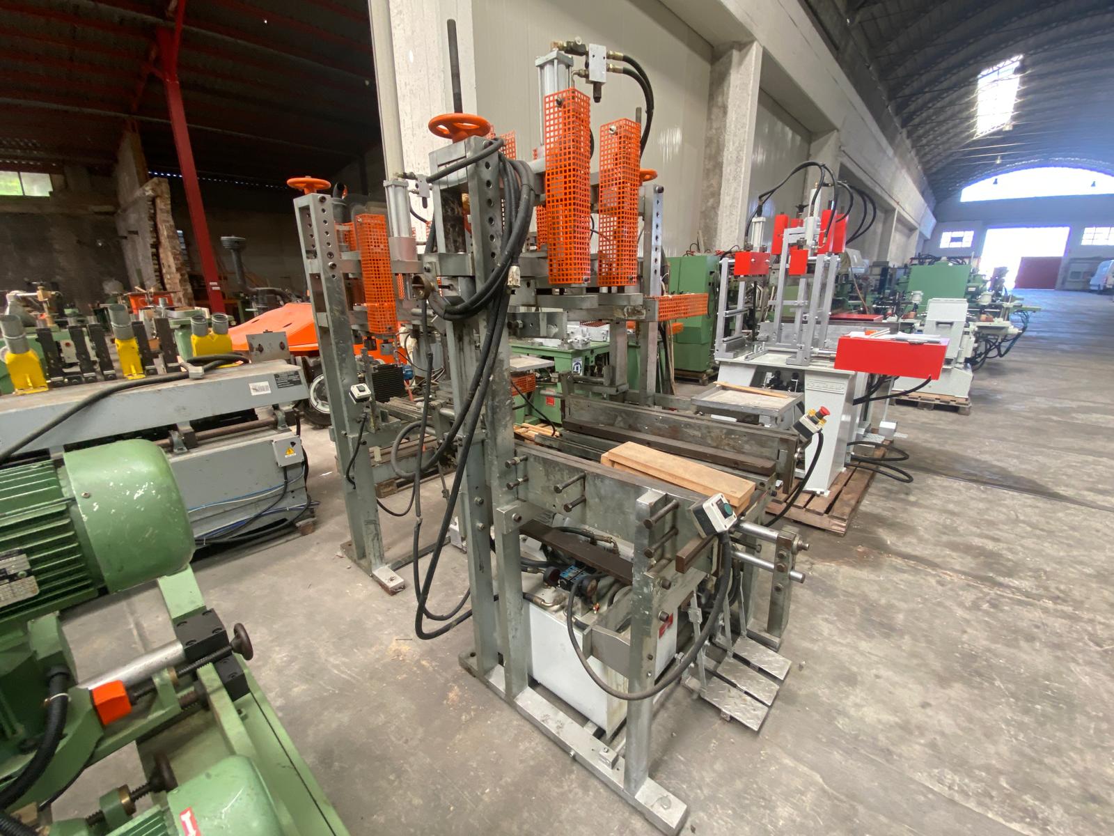 Usato Camam SI/PM Coppia di Strettoi premontaggio per sedie