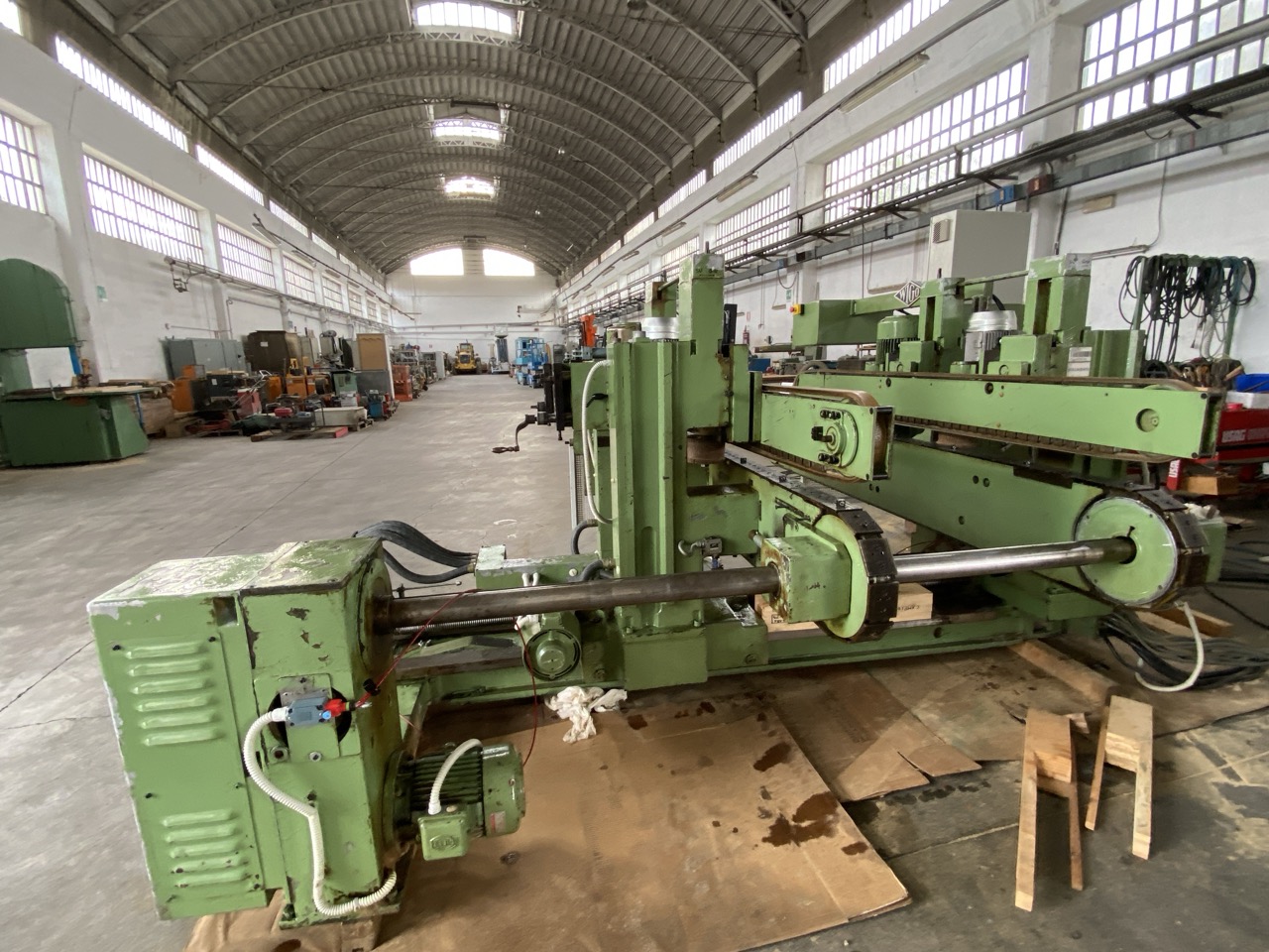 Usato Wigo Squadratrice doppia con 3 gruppi per lato (sega+fresa+fresa), completa di Inverters.