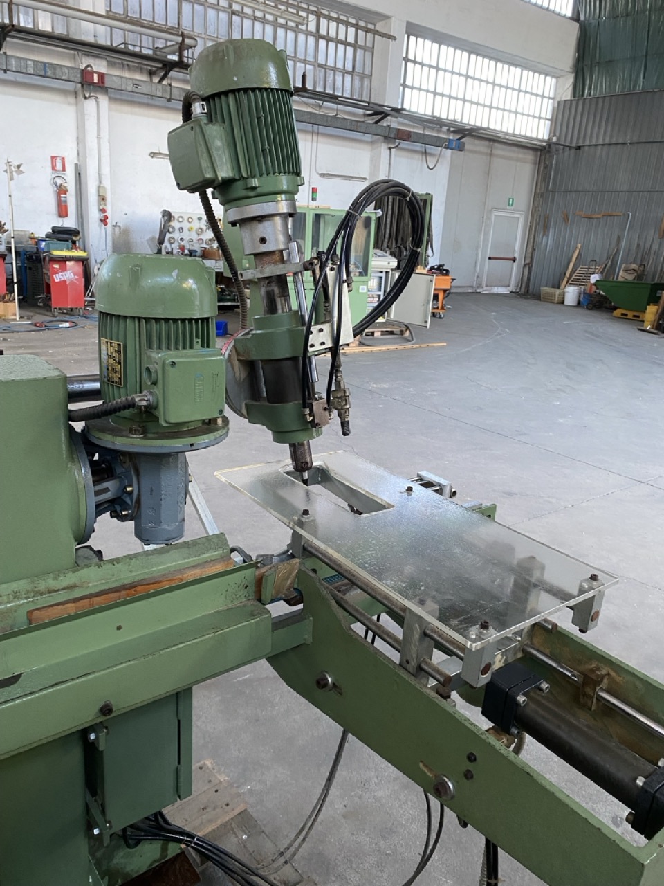 Usato Camam Zigrinatrice doppia automatica, con caricatore e gruppo a forare per fuselli con foro centrale.