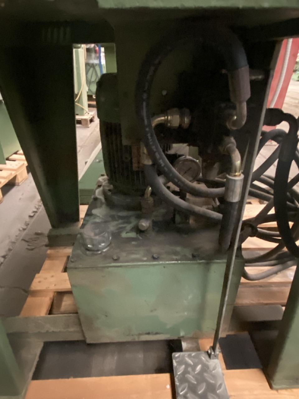 Usato Strettoio idraulico orizzontale, spazio di lavoro cm. 80x43