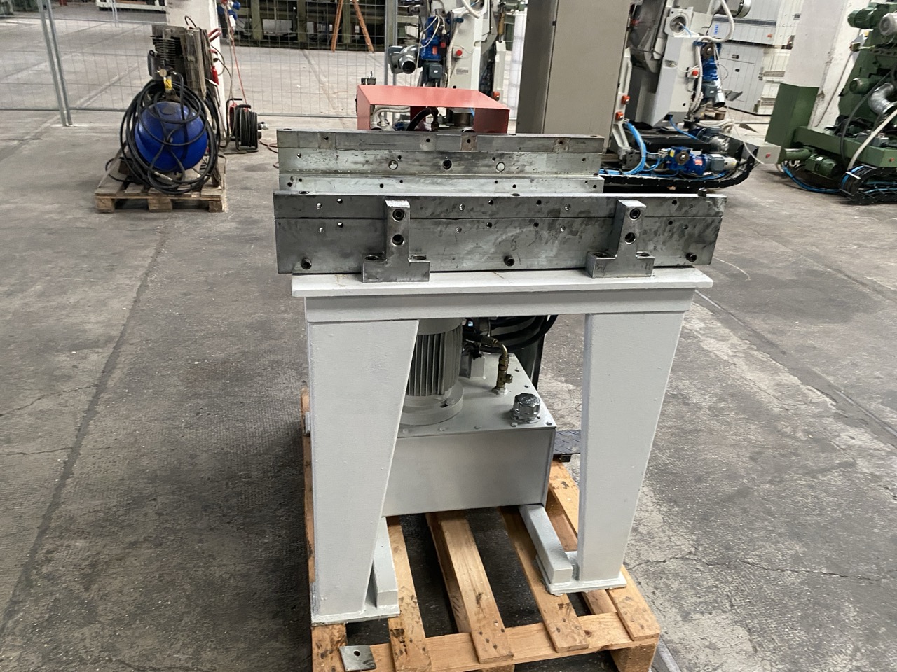 Usato Strettoio idraulico orizzontale, spazio di lavoro cm. 80x43