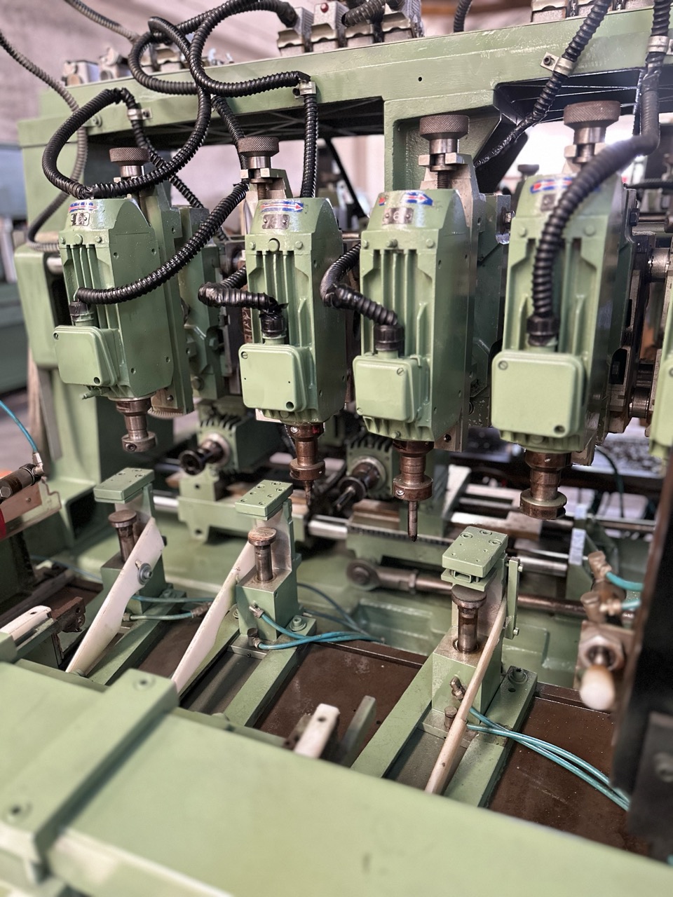 Usato Bacci MOM 90-C A Mortasatrice doppia, orizzontale e verticale, automatica, con caricatore.
