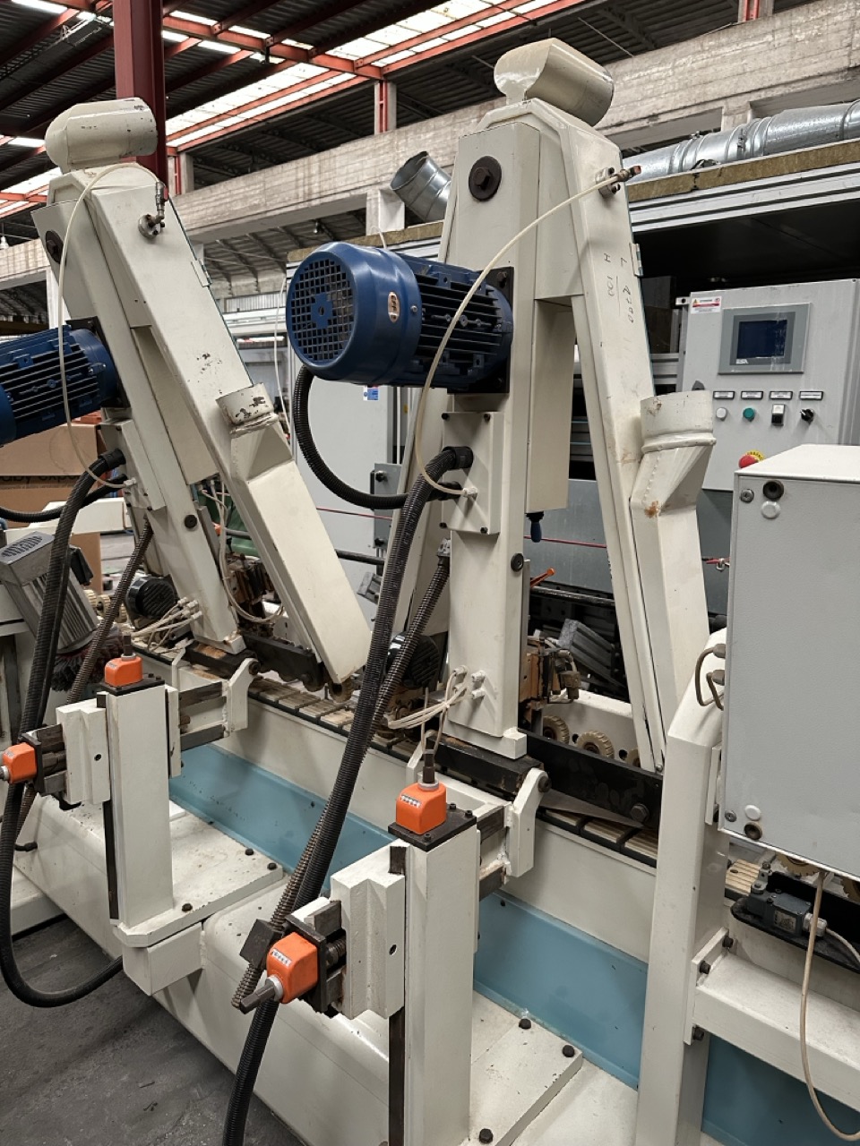 Usato Stefani MVT 2000 Levigatrice verticale a nastri oscillanti inclinabili