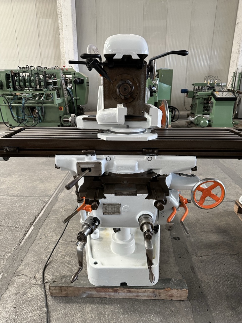 Usato Wanderer 2DU900 Fresatrice meccanica per ferro, con accessori