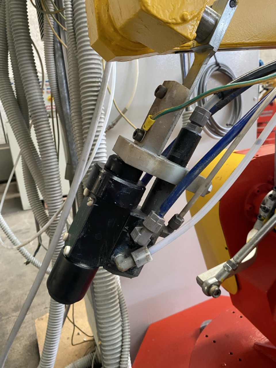 Usato 1997 CMA Roby 5 EX Robot di verniciatura antropomorfo (auto apprendimento) completo di pistola elettrostatica e generatore