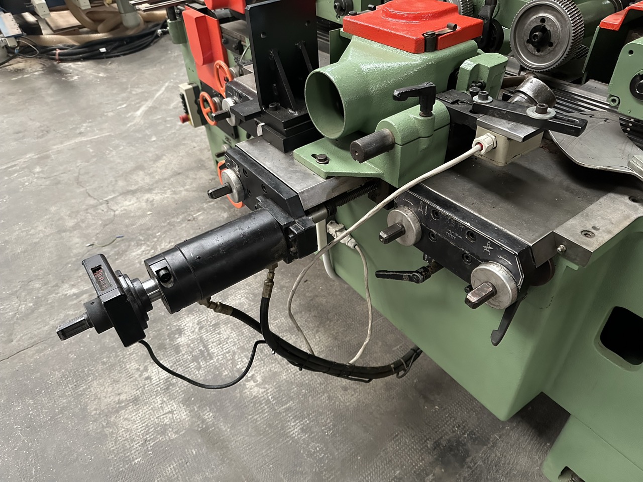 Ricondizionato Weinig UNI 22 A Unimat 22 Scorniciatrice a 6 alberi con albero sinistro automatico