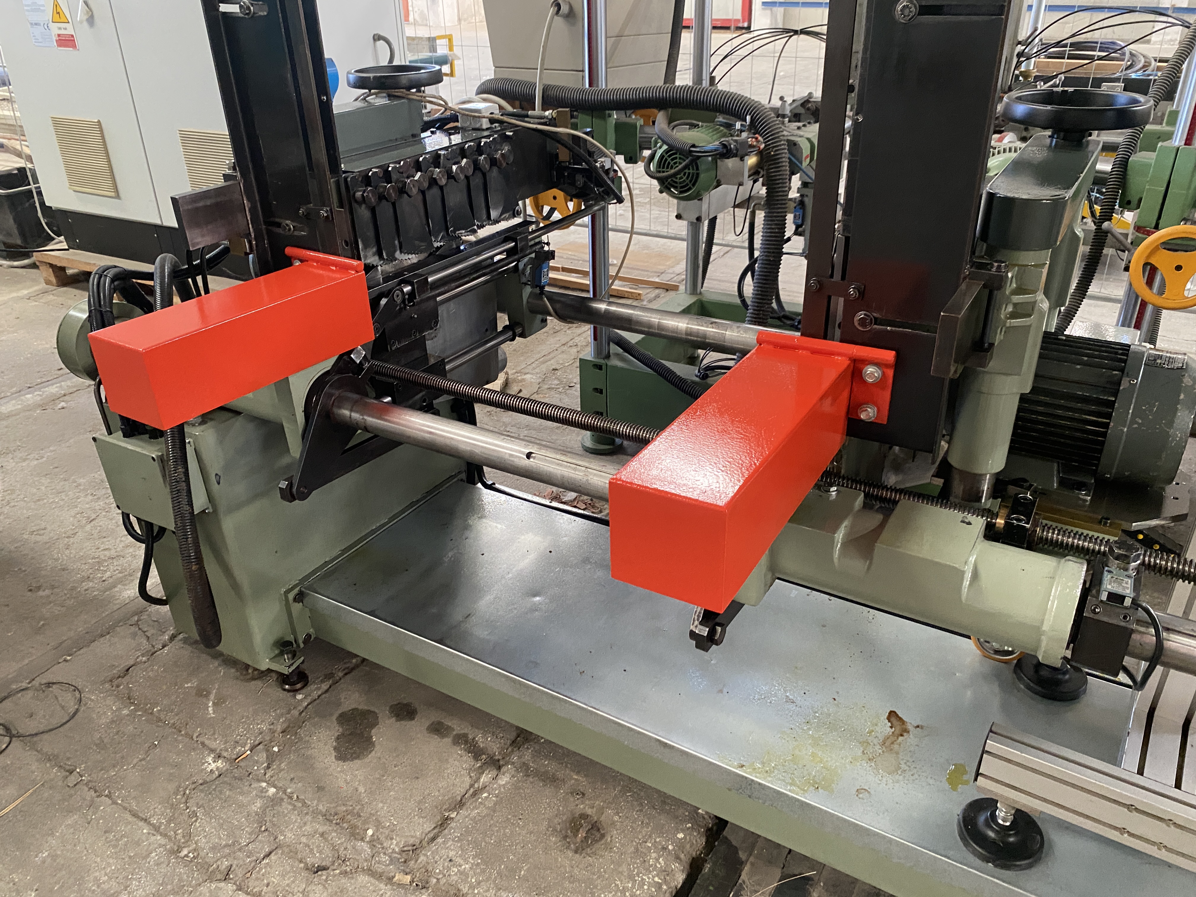 Usato Friulmac Dual Feed Troncatore e Caricatore idraulico per Scorniciatrice, lunghezza max 3500mm