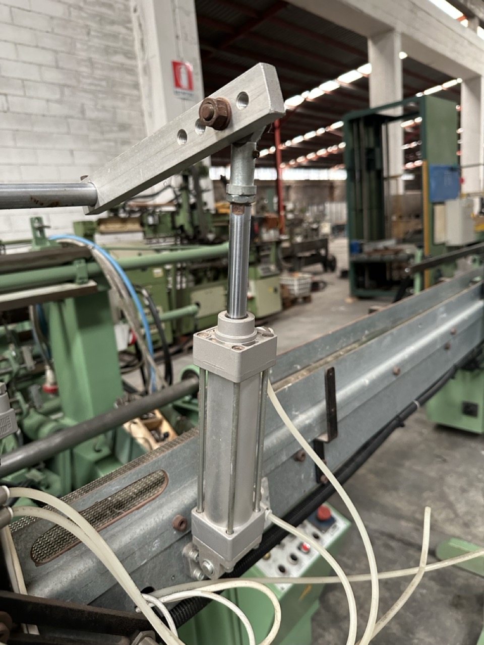 Usato Linea di tornitura e levigatura automatica, con Tornio Oma e Levigatrice Genini da 1200 mm