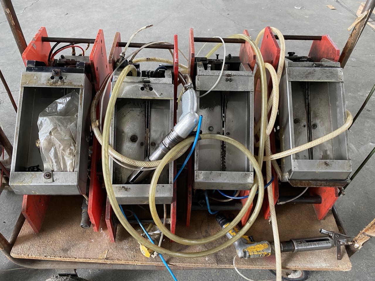 Usato Zucchelli 9 Avvitatori in stock da sistemare o usare per pezzi di ricambio.