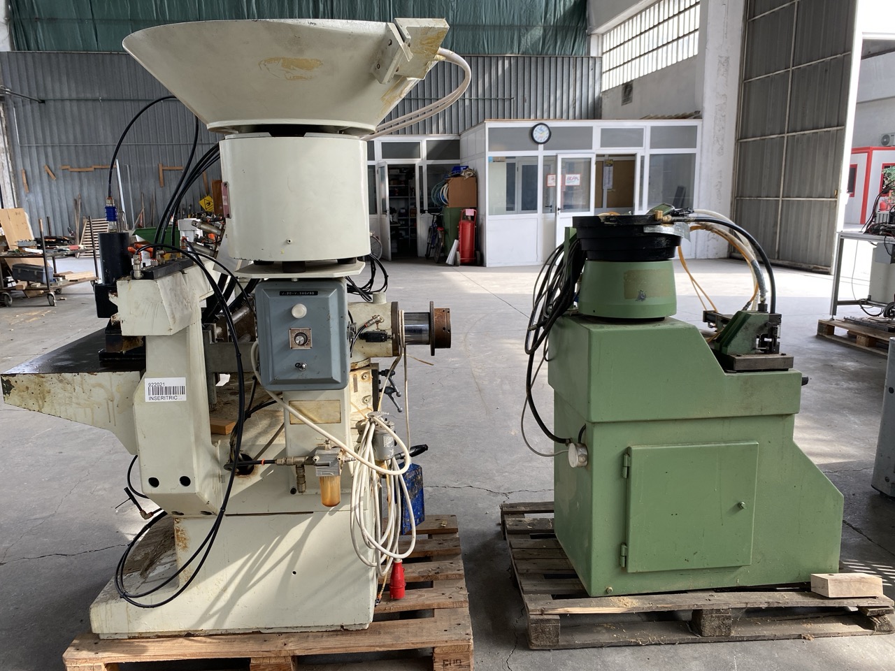 Usato Stock di 2 Inseritrici di spine da aggiustare (funzionanti al 70%)