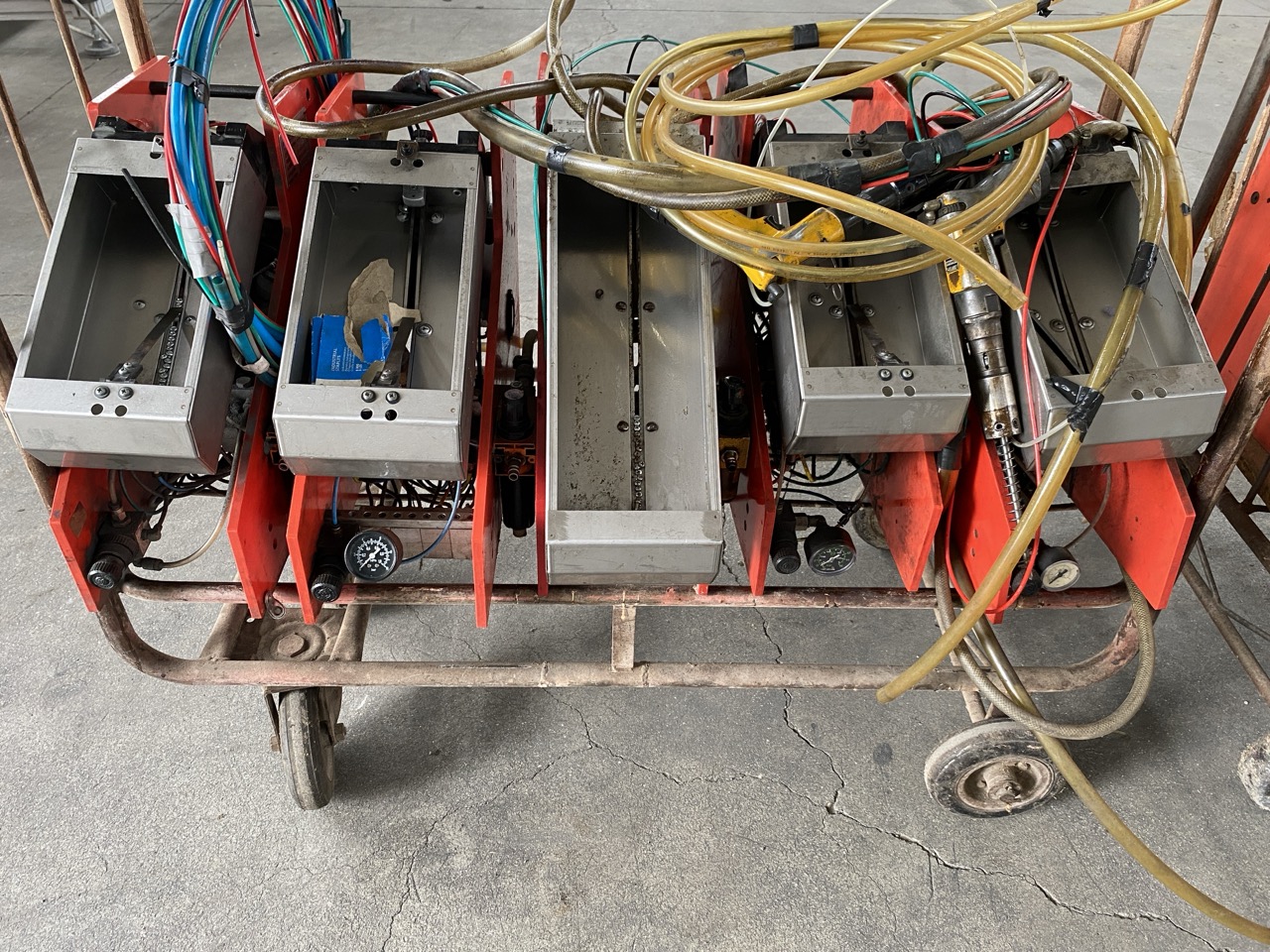 Usato Zucchelli 9 Avvitatori in stock da sistemare o usare per pezzi di ricambio.