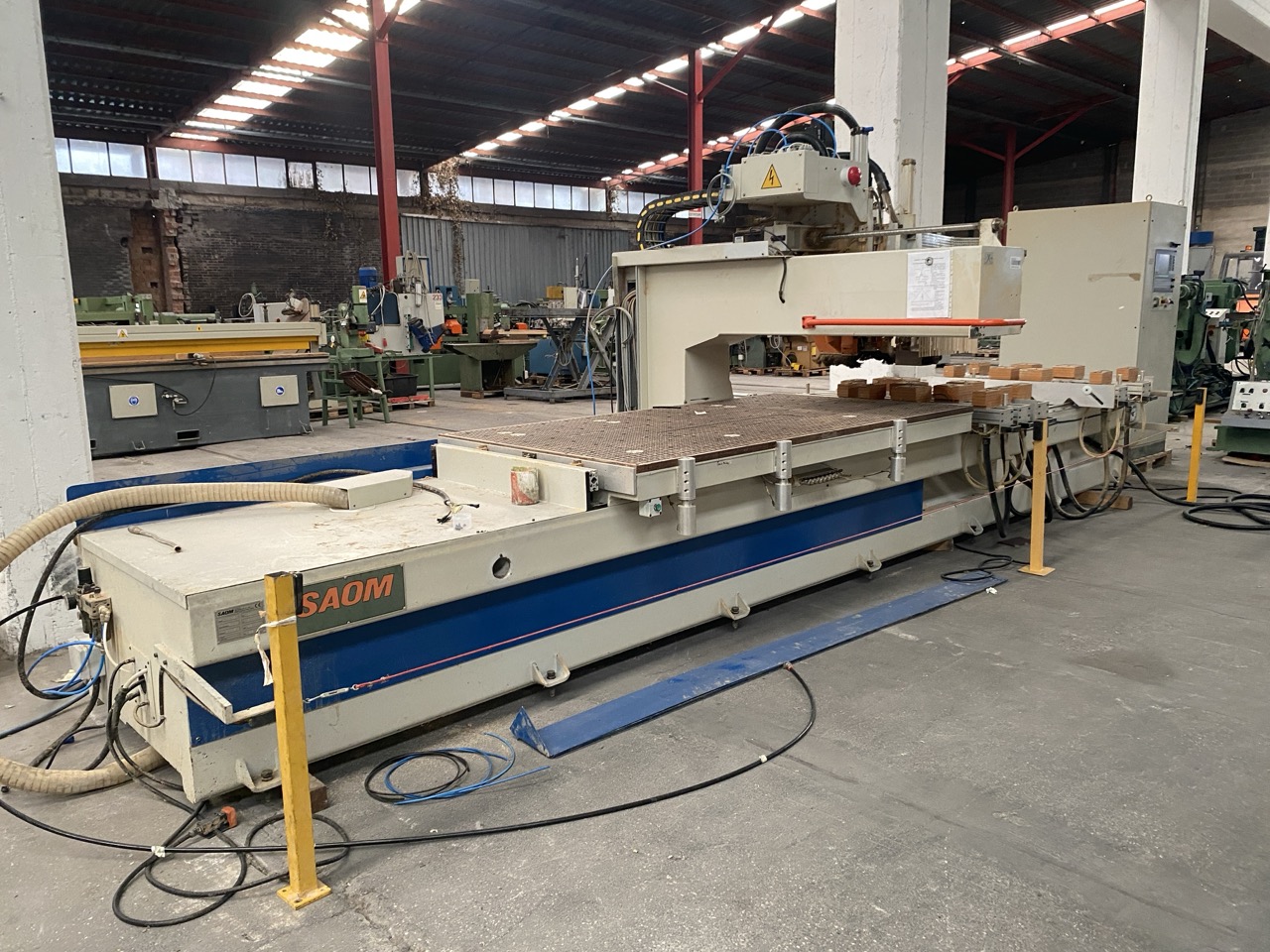 Usato 2000 SAOM T55 Pantografo CNC usato, non collaudato, come visto e piaciuto.
