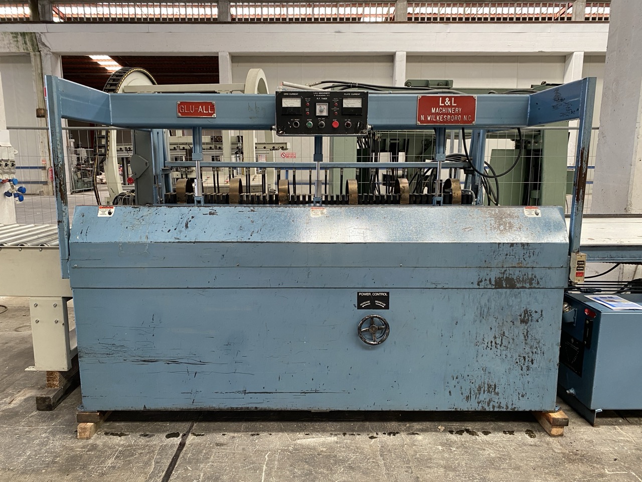 Usato L&L Machinery Inc GLU-ALL Pressa per listellare ad alta frequenza, piano mm. 2700x1300