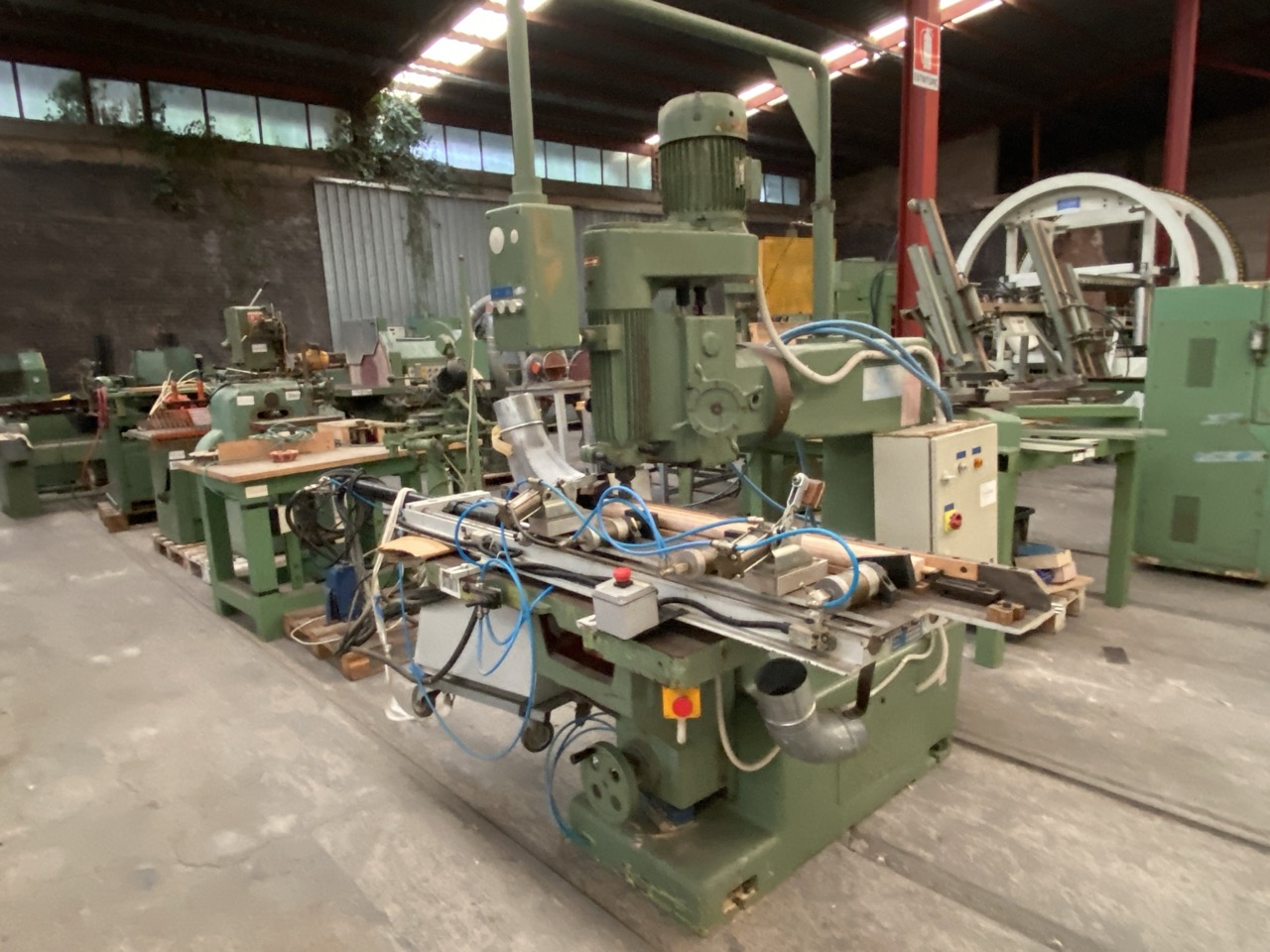 Usato Pantografo idraulico per fresatura gambe di lettino per bambini o elementi simili