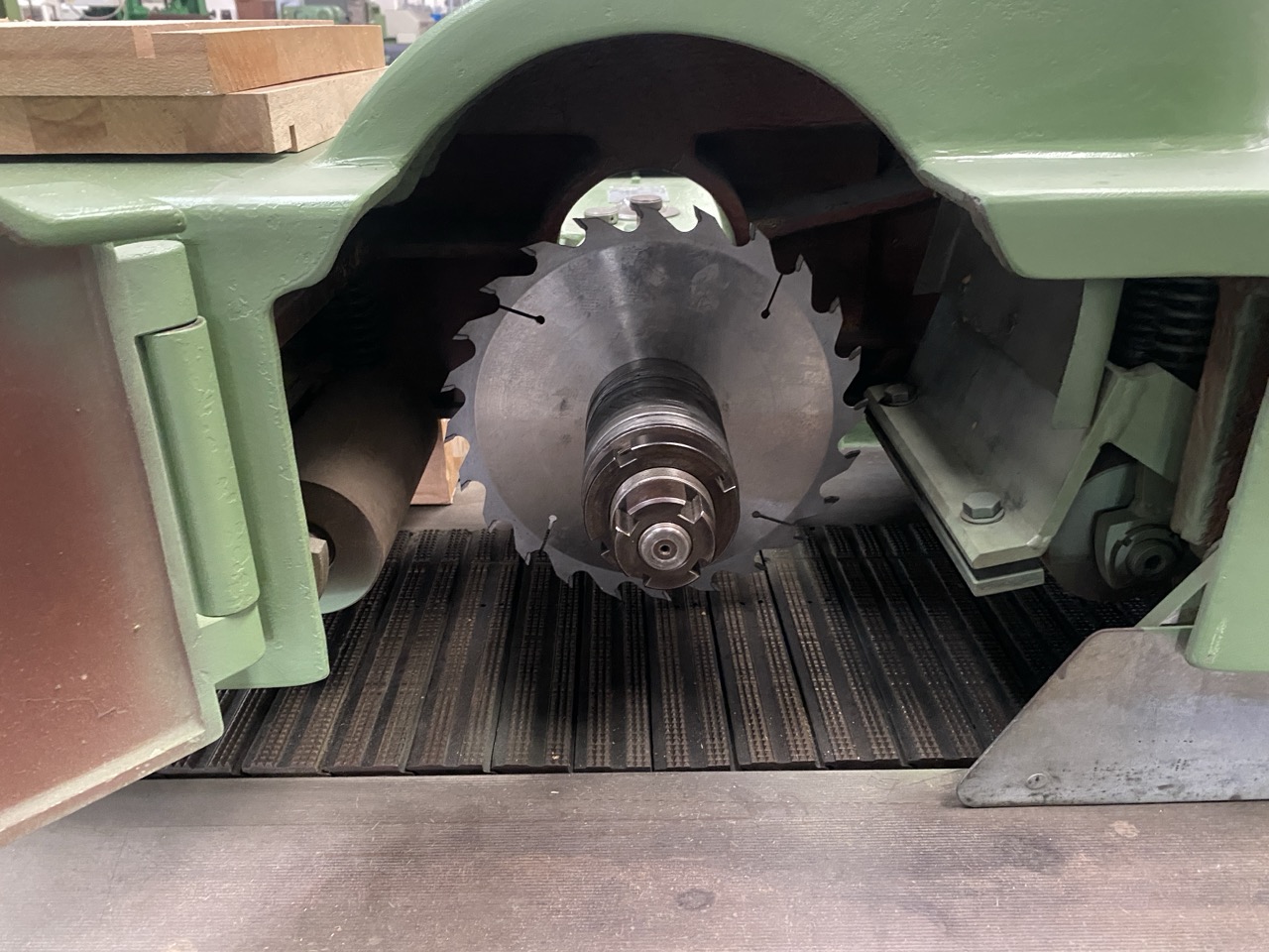 Usato Gabbiani Multilame con tappeto da cm. 30 e motore 20 HP