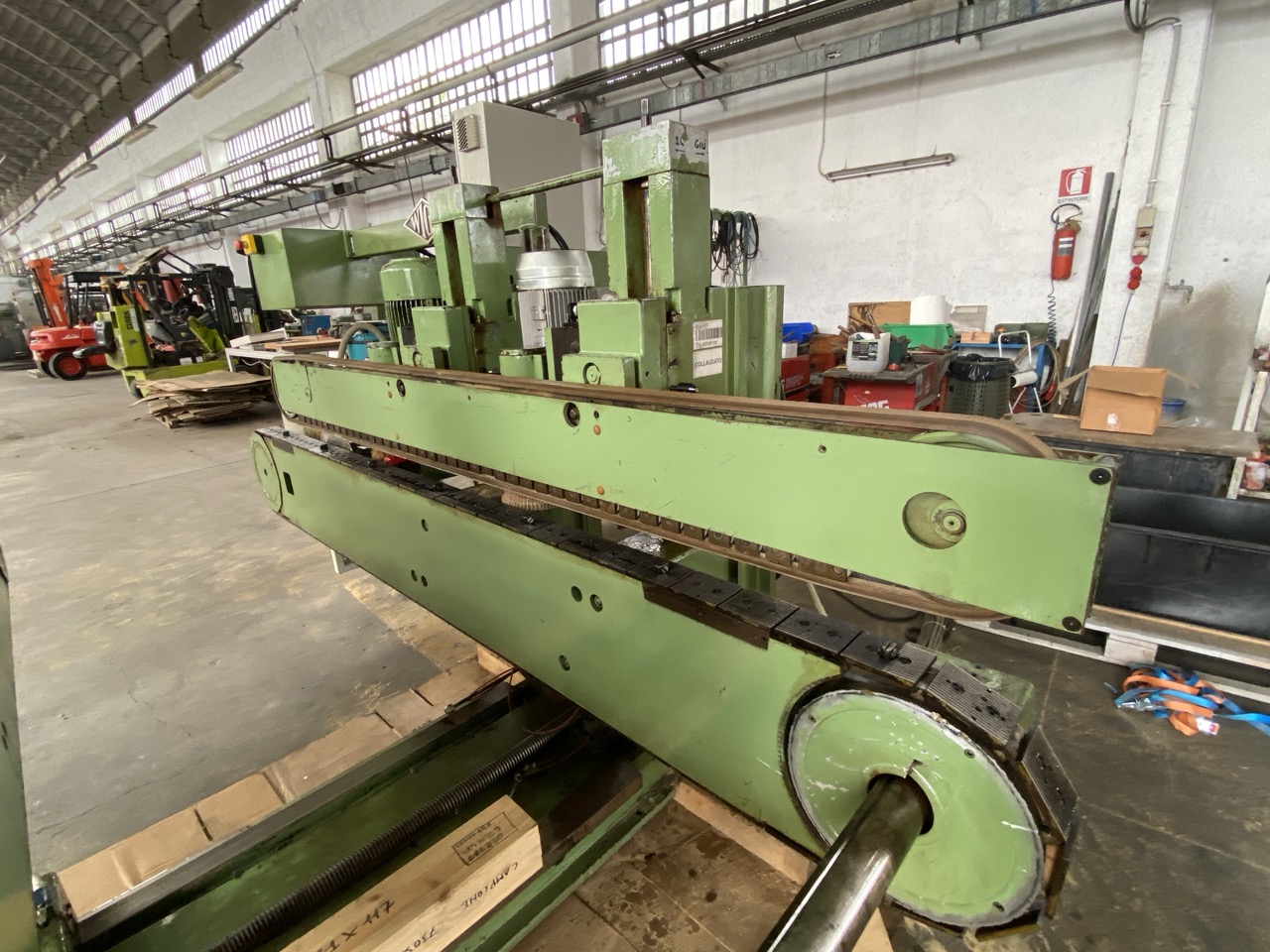 Usato Wigo Squadratrice doppia con 3 gruppi per lato (sega+fresa+fresa), completa di Inverters.