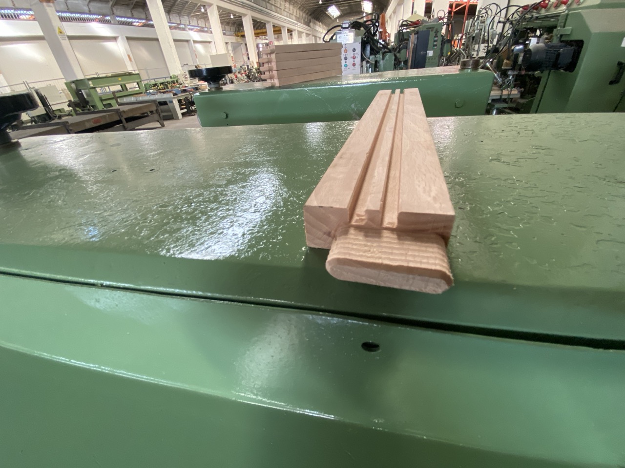 Usato Balestrini Tenonatrice Stondante doppia, automatica con caricatore, completa di gruppo a forare