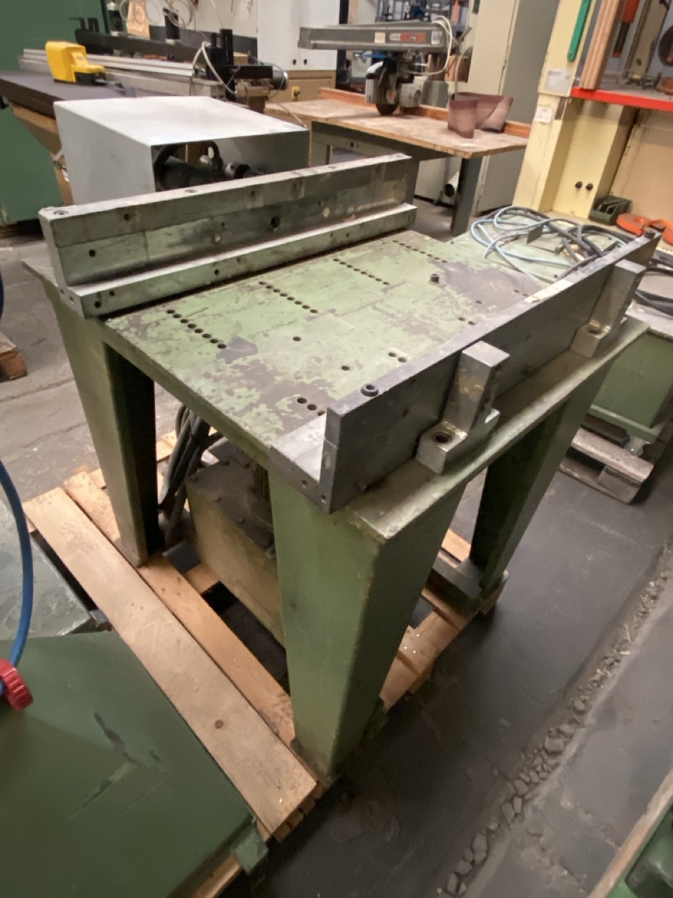 Usato Strettoio idraulico orizzontale, spazio di lavoro cm. 80x43