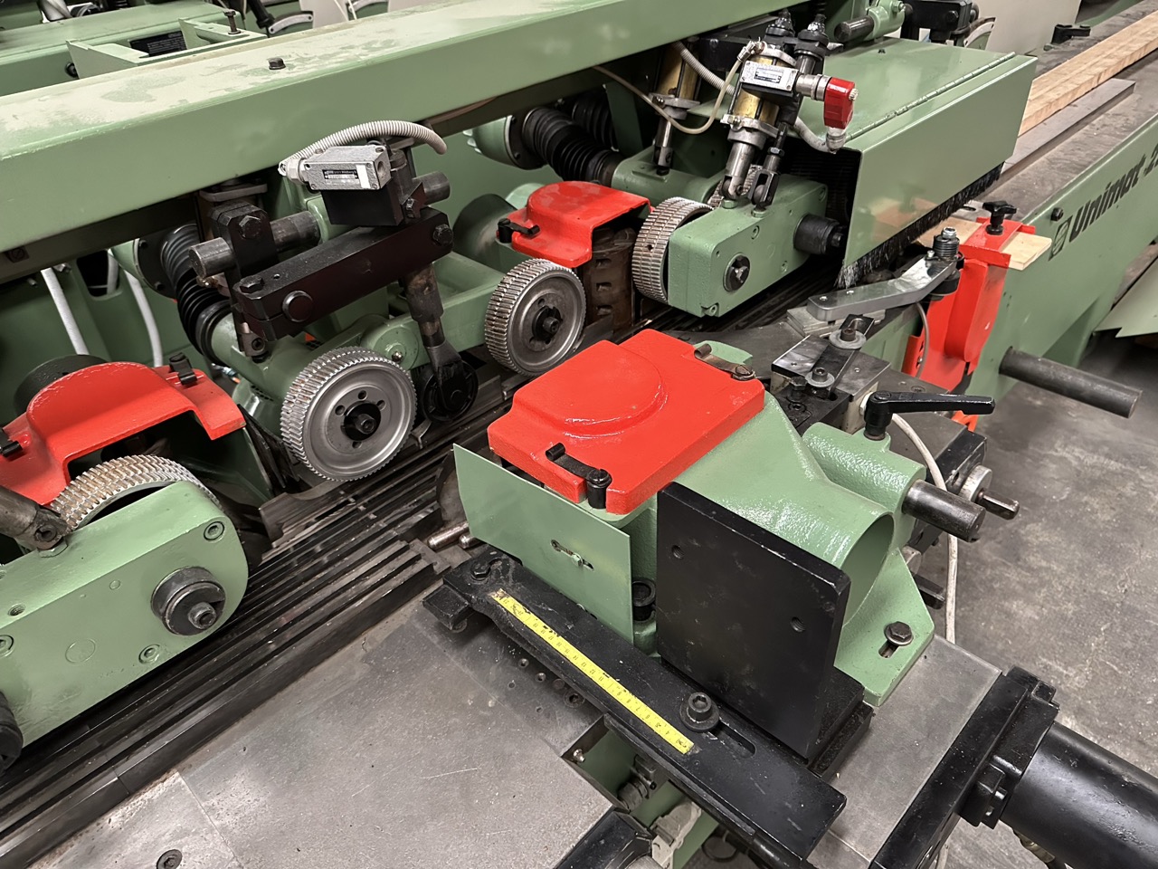 Ricondizionato Weinig UNI 22 A Unimat 22 Scorniciatrice a 6 alberi con albero sinistro automatico