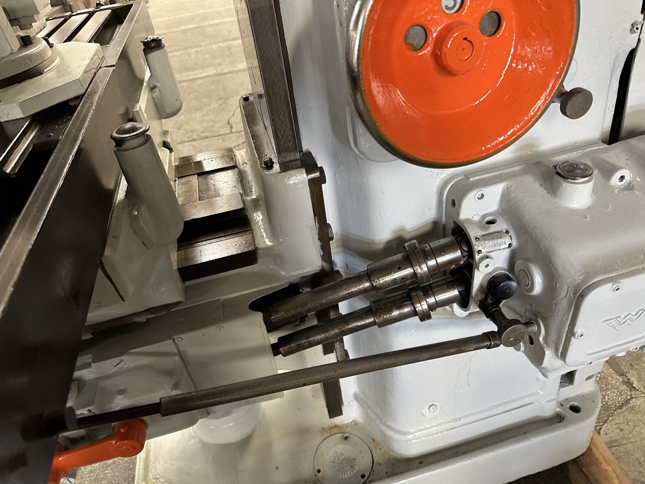 Usato Wanderer 2DU900 Fresatrice meccanica per ferro, con accessori