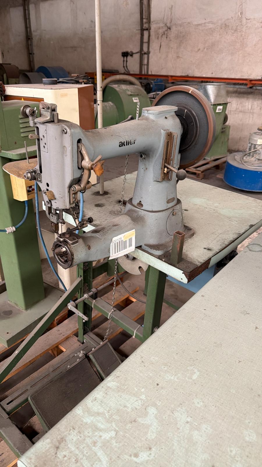 Usato Stock di macchinari lavorazione Stoffa e Cuoio (tappezzeria)
