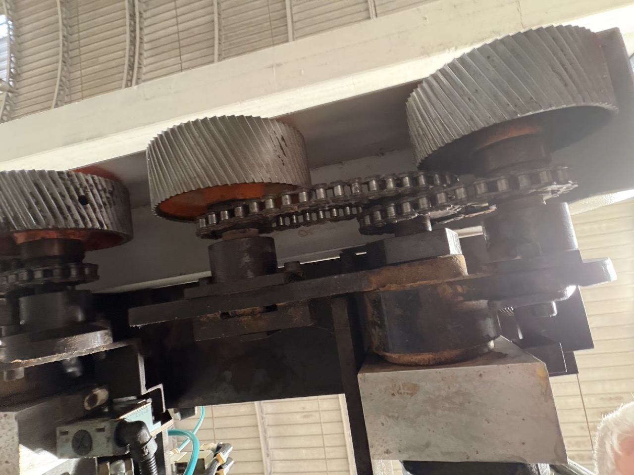 Usato 2002 Friulmac DUALFEED Troncatore - Caricatore per Scorniciatrice idraulico, automatico, con regolazione misure elettronica.