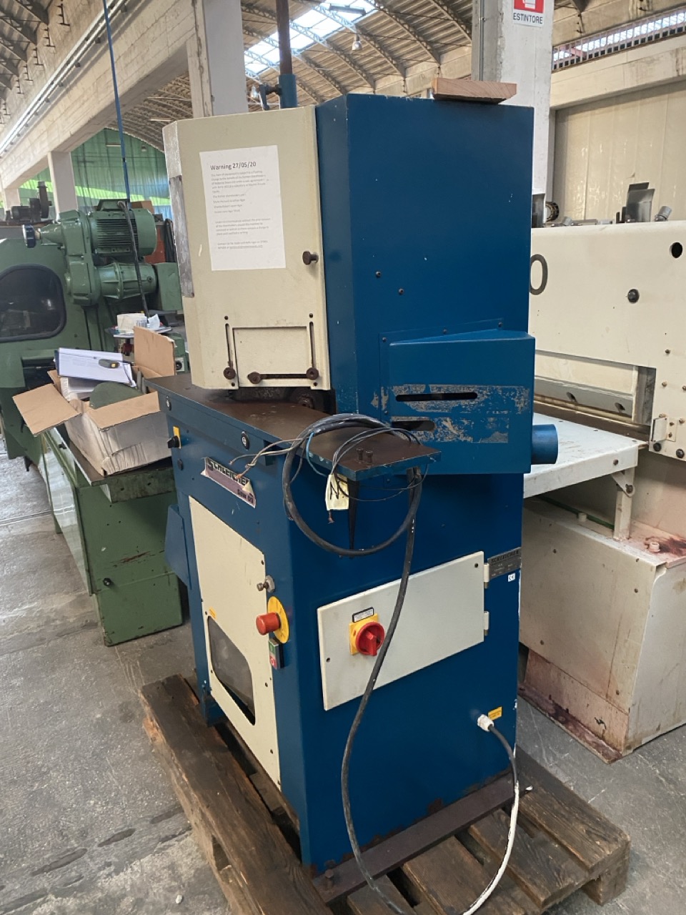 Usato Schleicher troncatrice 90° a 2 lame, marchiata CE