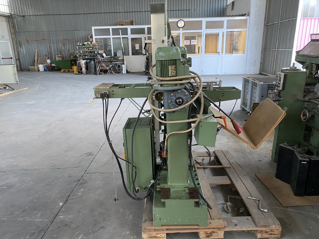 Usato Camam Zigrinatrice doppia automatica, con caricatore e gruppo a forare per fuselli con foro centrale.