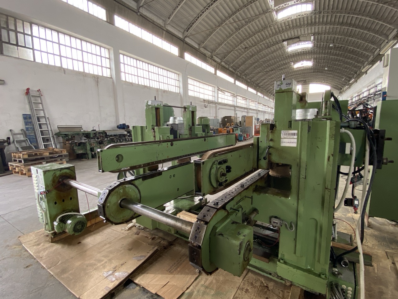 Usato Wigo Squadratrice doppia con 3 gruppi per lato (sega+fresa+fresa), completa di Inverters.