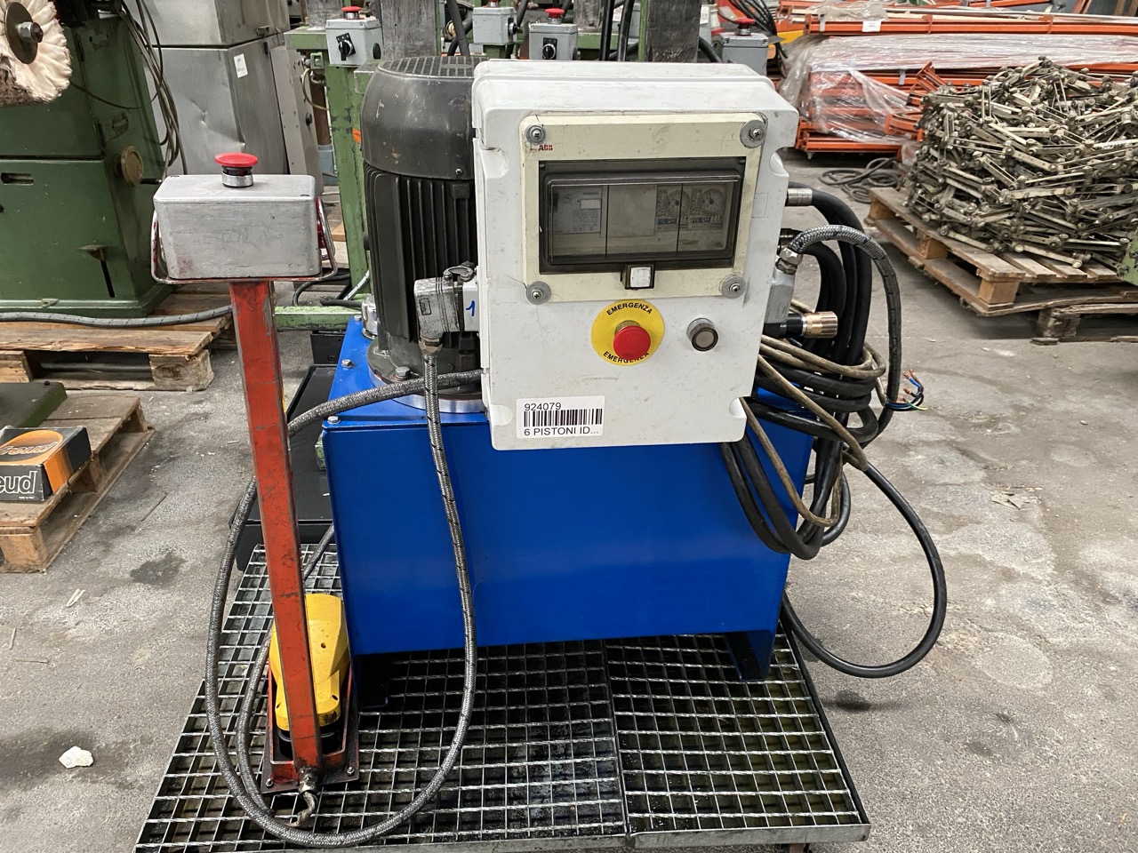 Usato Set di 5 pistoni idraulici con centralina