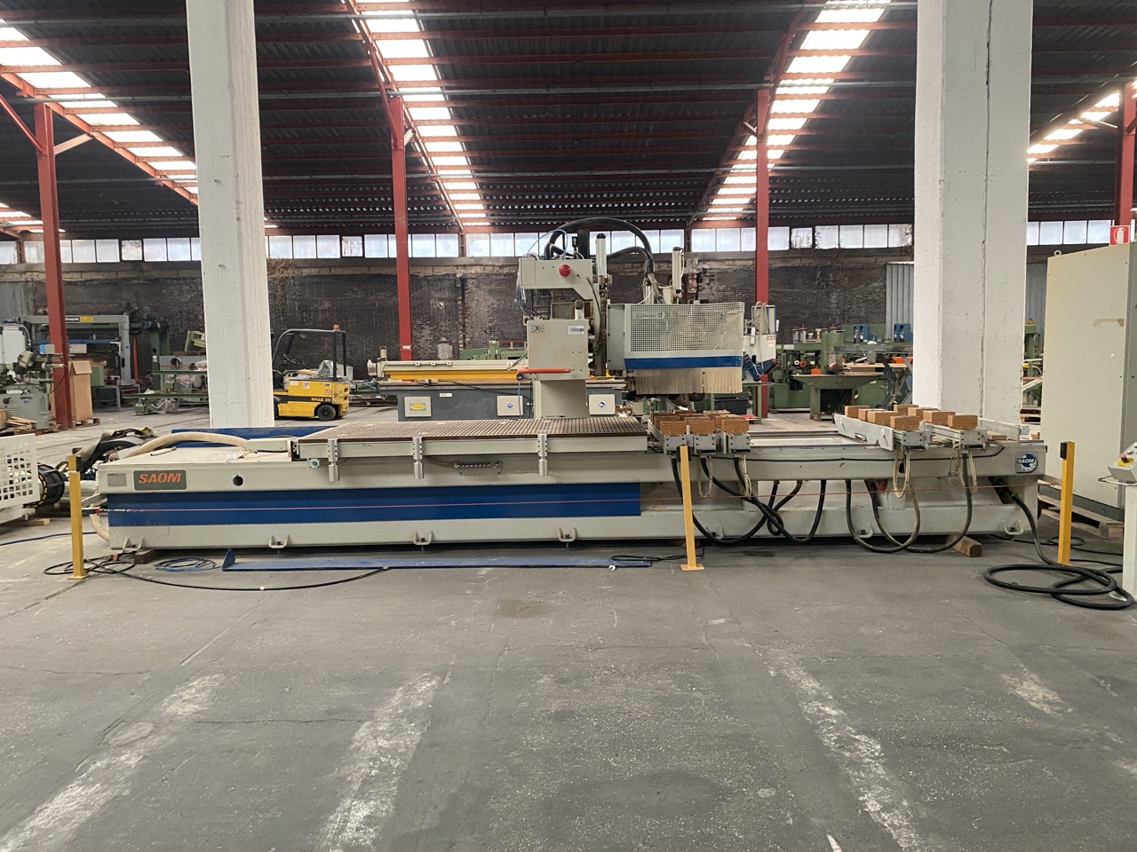 Usato 2000 SAOM T55 Pantografo CNC usato, non collaudato, come visto e piaciuto.