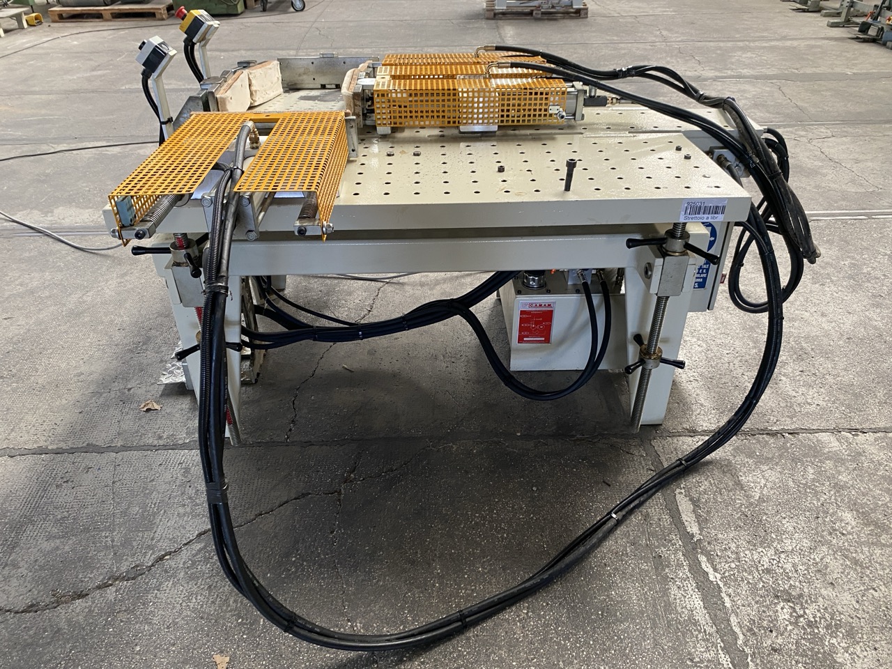 Usato 1999 Camam SI/3L/G1 Strettoio idraulico a due banchi registrabili a libro, per il montaggio di schienali di sedia o simili