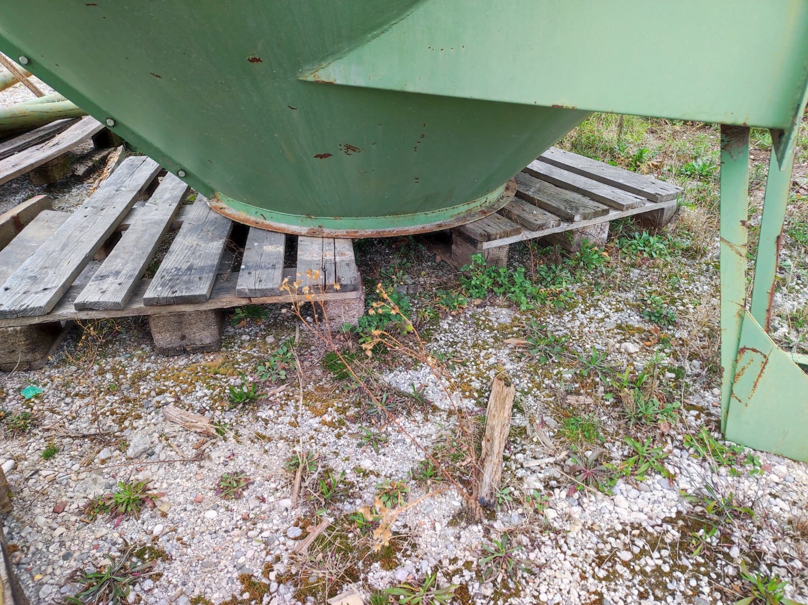 Usato Minisilos con pulizia a scuotimento motorizzato, e 2 motori di aspirazione, totale kw. 11,50.